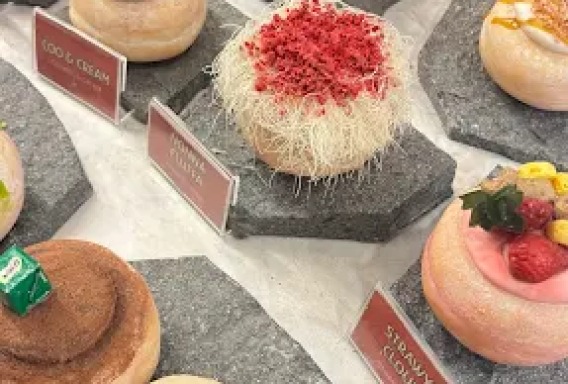 Mave Douchi Donuts Display